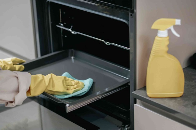 How to Deep-Clean Oven Interiors After Holiday Roasting for a Fresh Start